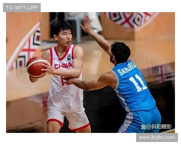 中国男篮迎战澳大利亚队 激烈对决助力晋级世界杯四强冲刺