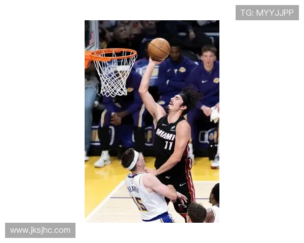 NBA新赛季热身赛精彩纷呈 球星表现抢眼带来无限期待