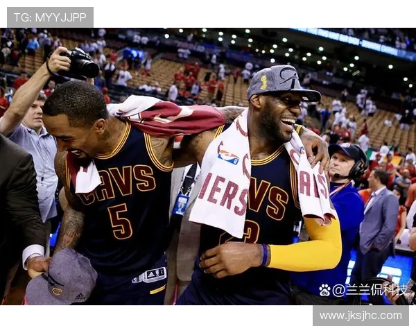 湖人队连胜势头强劲 詹姆斯与戴维斯状态火热助球队领先西部